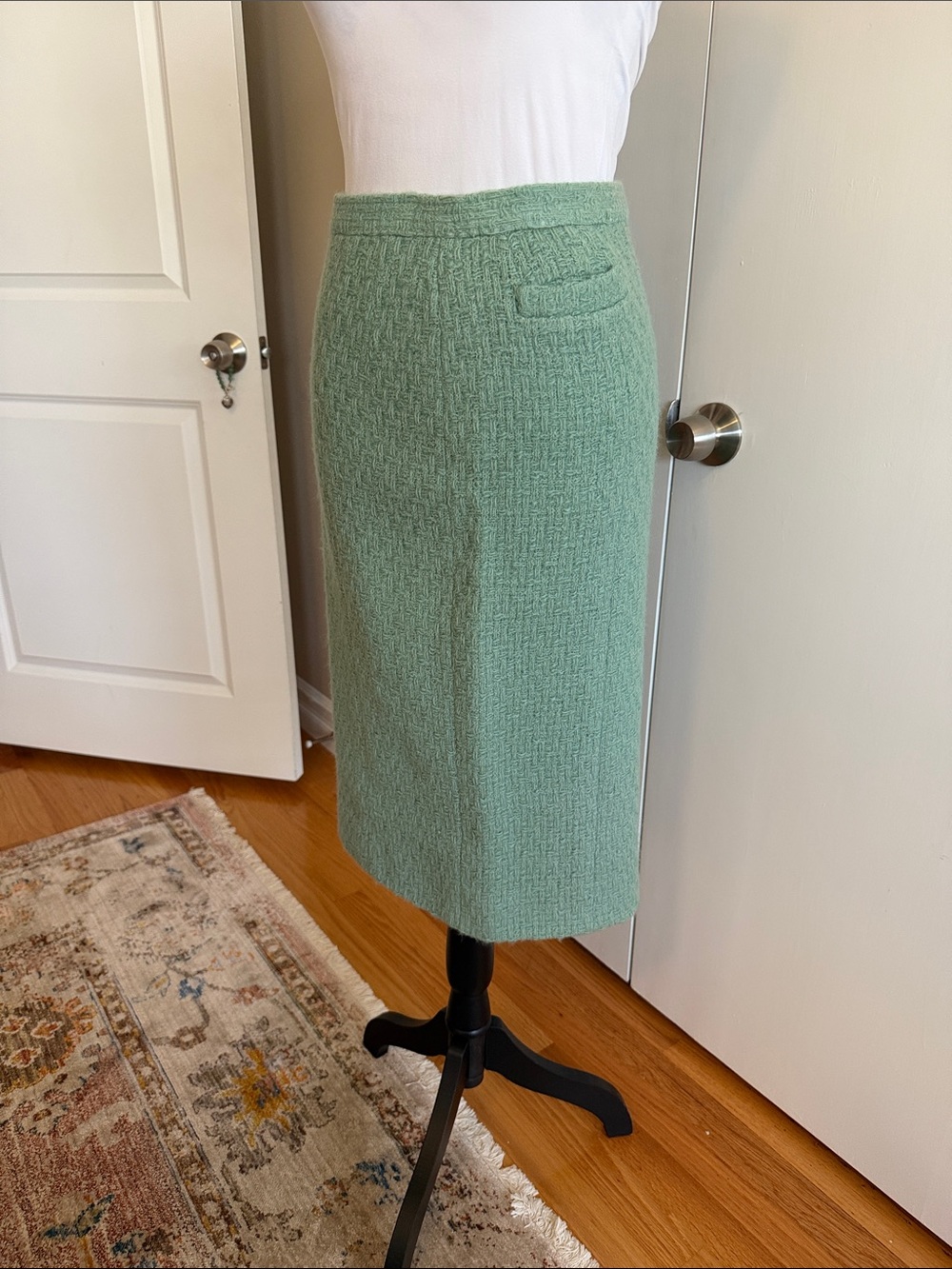 Chanel Vintage Mint Bouclé Skirt Suit with Gold Buttons size 34 - Picture 6 of 17